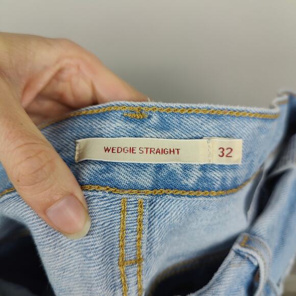 Levi's Wedgie Straightlev Jeans Womens 32 Light Wash Distressed Button Fly‎ - Picture 8 of 12
